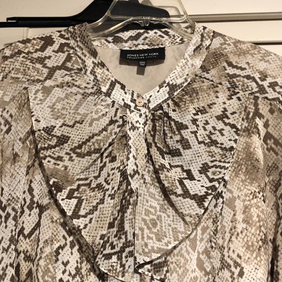 **Sold**JONES NY Animal print blouse - Picture 2 of 3